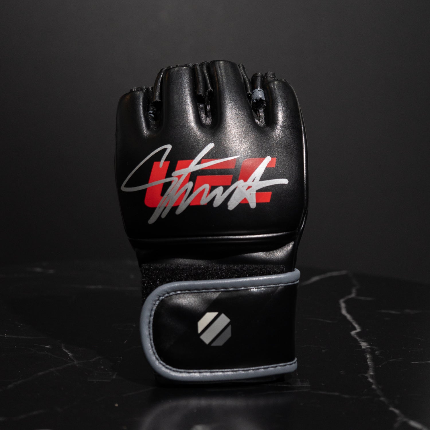 Guante Firmado - Israel Adesanya